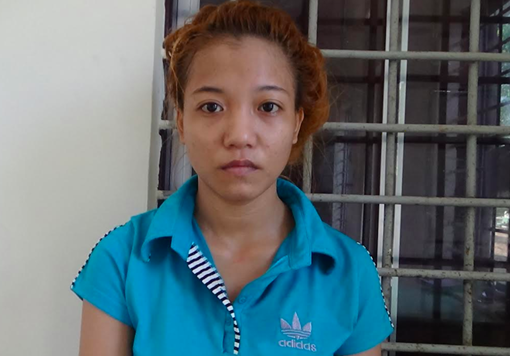 Giấu ma túy dưới lòng bàn chân đi bán lẻ